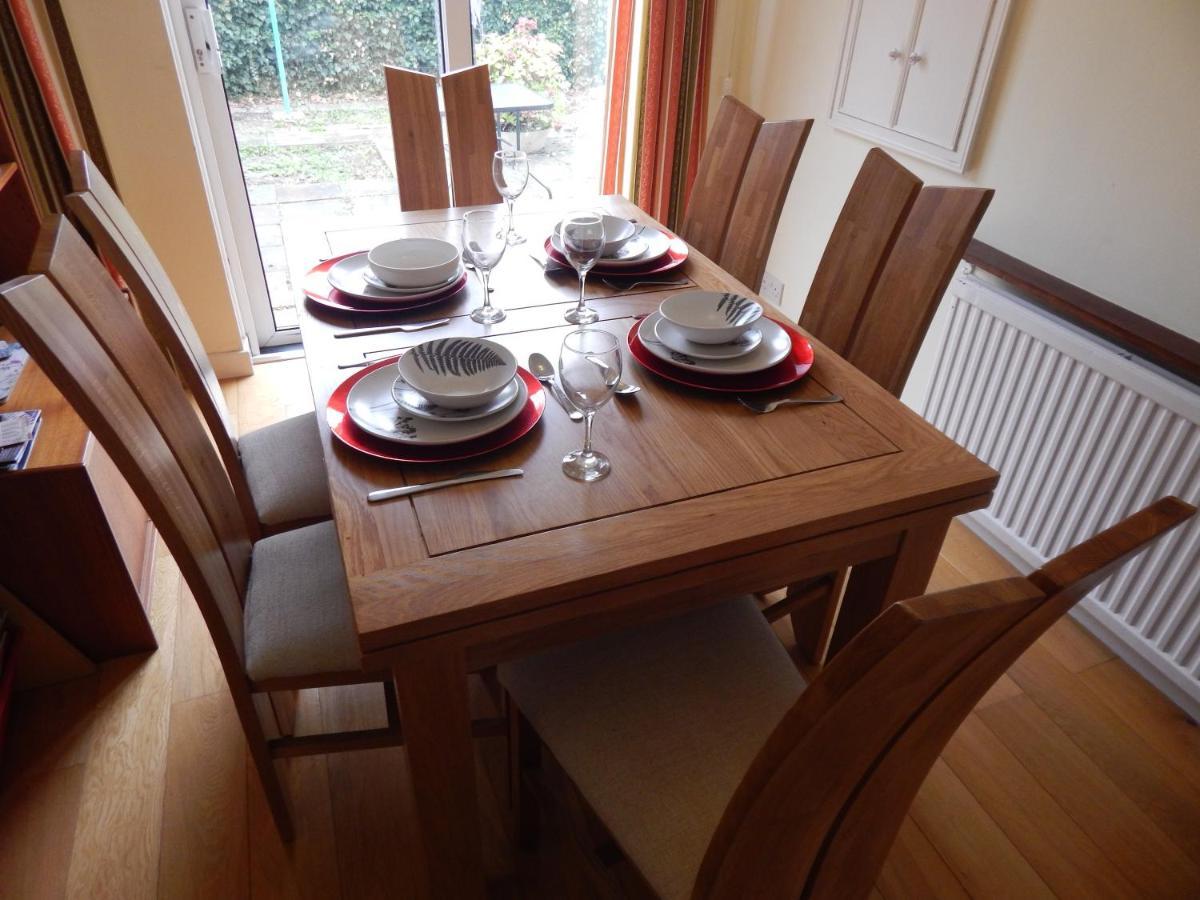 Casa de férias Two Bedroom Corporate And Family With Parking - Orbitat
