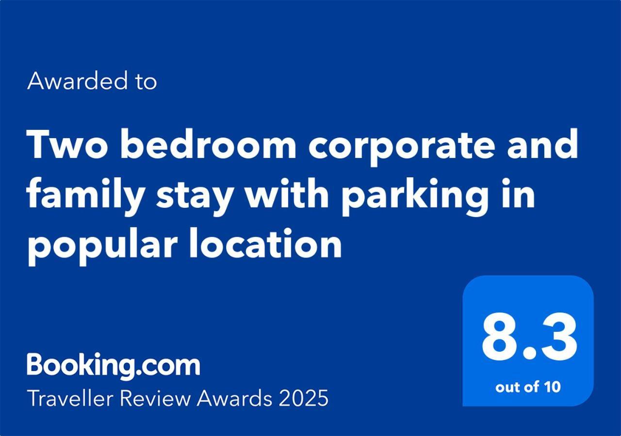 Casa de férias Two Bedroom Corporate And Family With Parking - Orbitat Cambridge