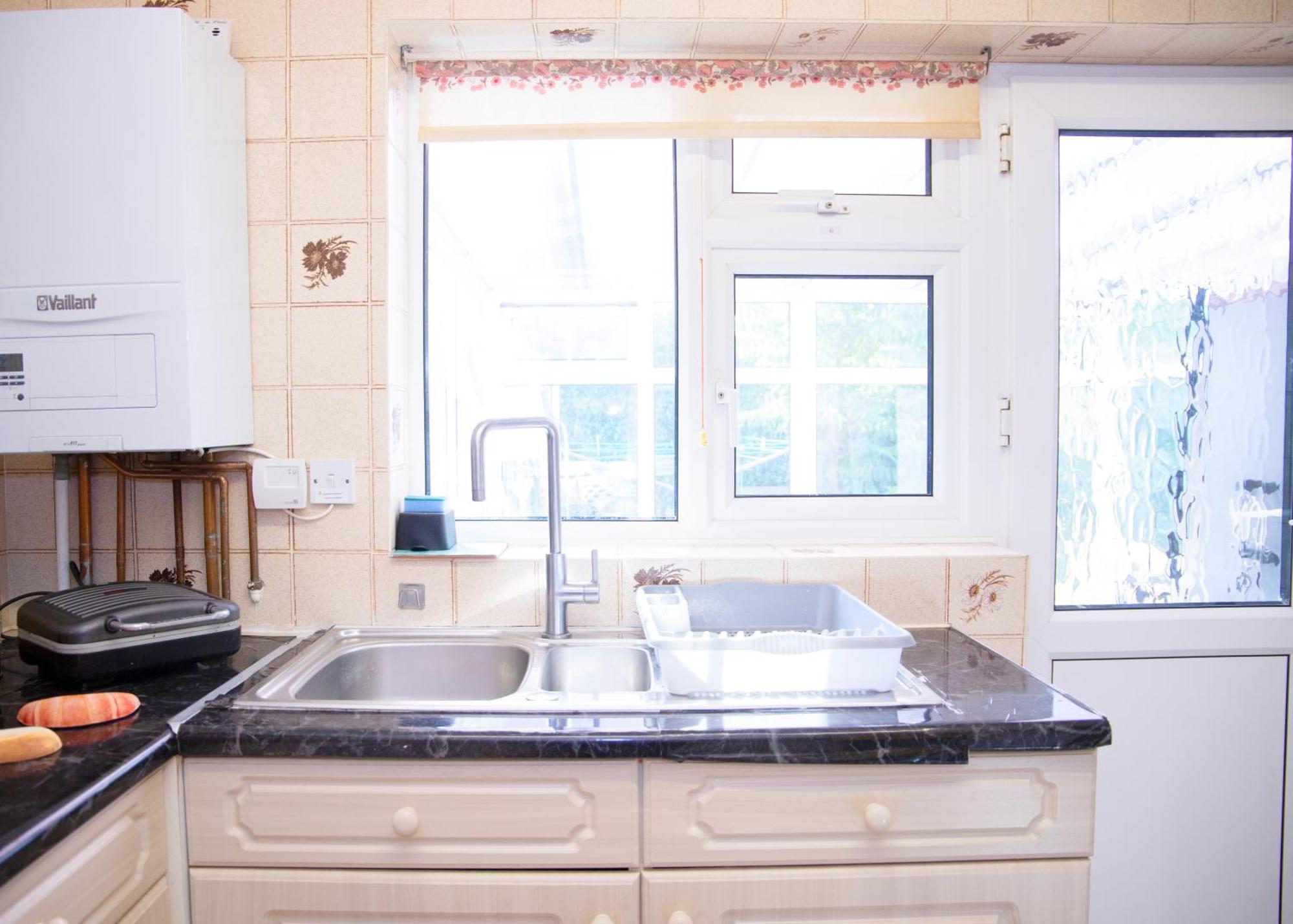 Two Bedroom Corporate And Family With Parking - Orbitat Casa de férias Cambridge