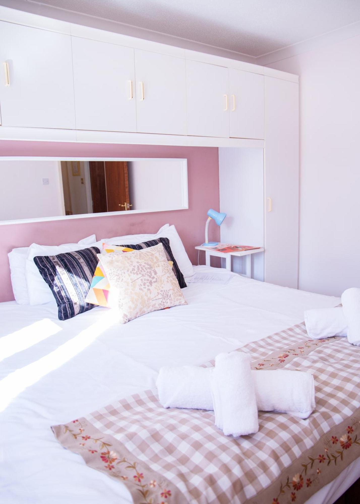 Two Bedroom Corporate And Family With Parking - Orbitat *
